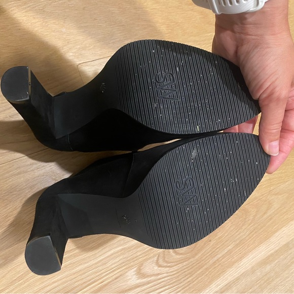 stuart weitzman Highland Bootie. Lightly worn. Size 9. Retails $575 - Picture 5 of 7